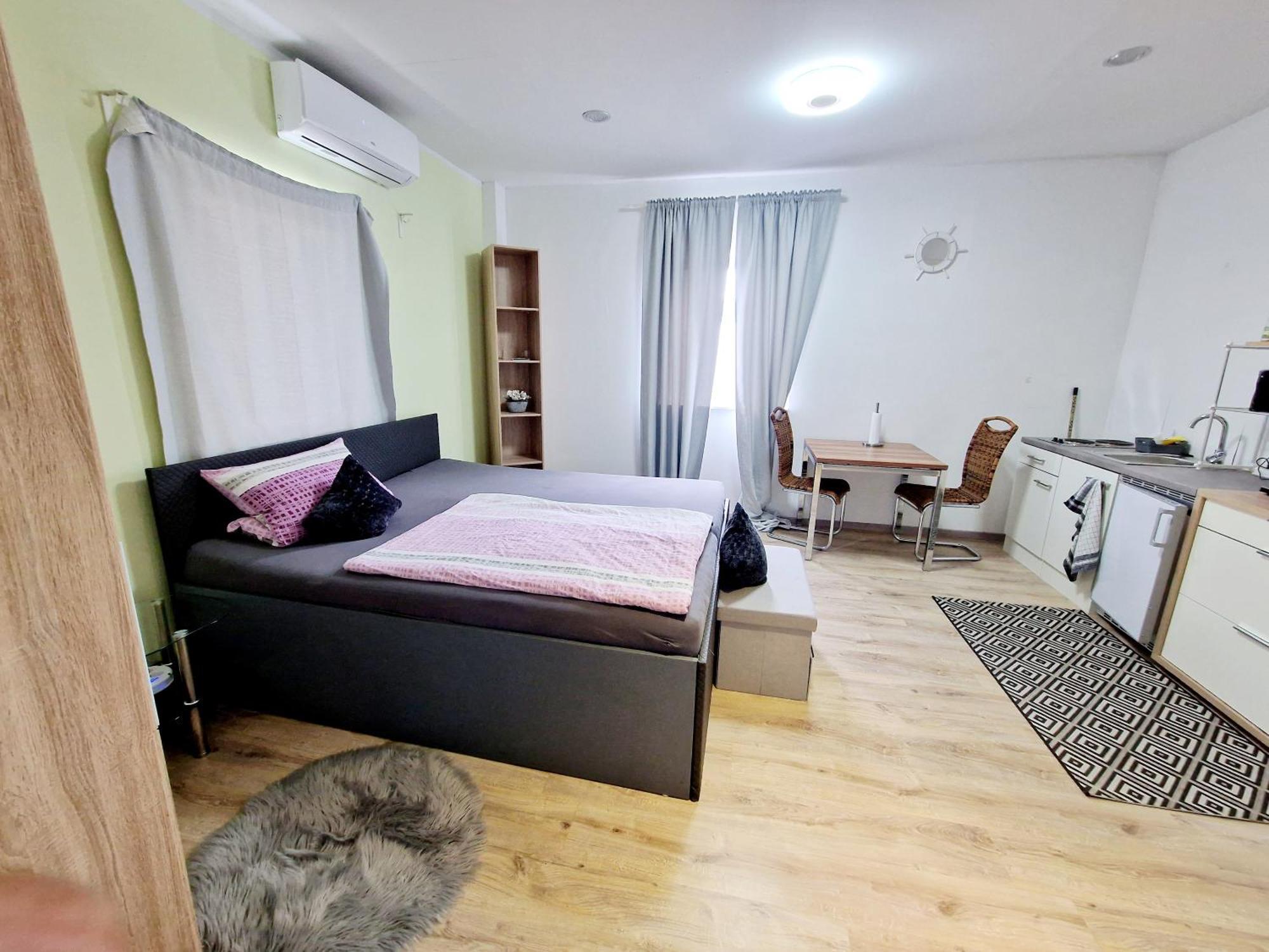 Ibo-Apart 1 Zimmer Apartment In ヘルツォーゲンアウラッハ エクステリア 写真